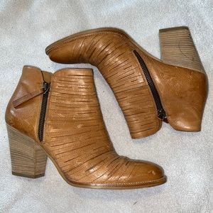 Paul Green  Malibu sliced zipped leather booties, excellent Conditon.